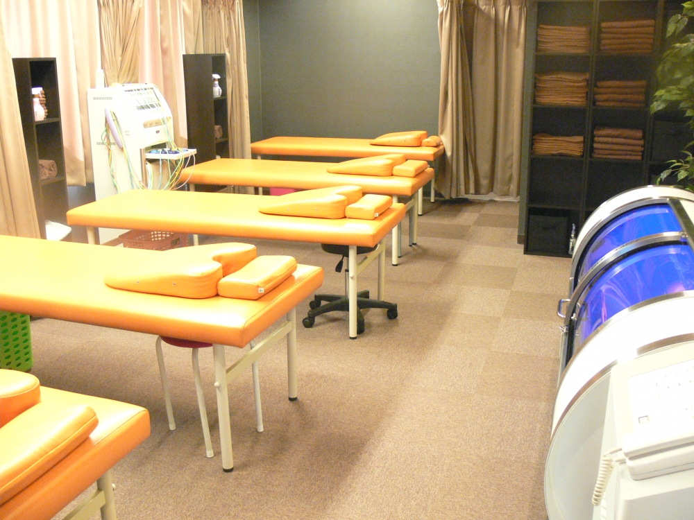i楽々整骨院　施術室